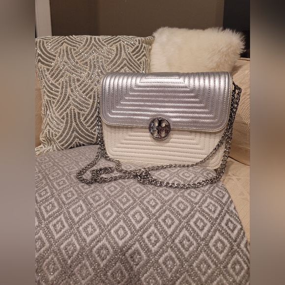 Tory Burch quilted leather shoulder bag - Picture 3 of 15